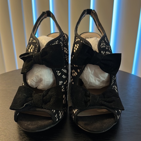 Seychelles Bow Heels - Picture 3 of 6